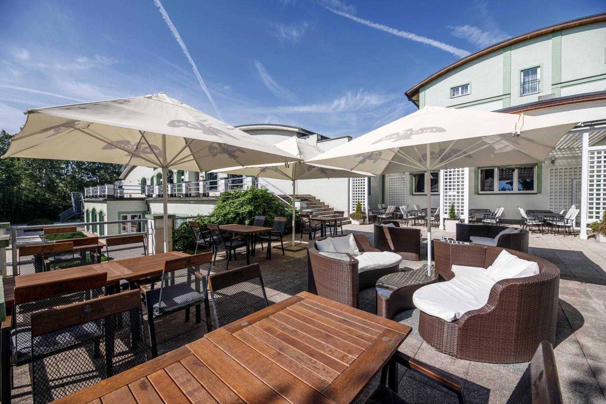 Parkhotel Plzen Congress Center Bagian luar foto