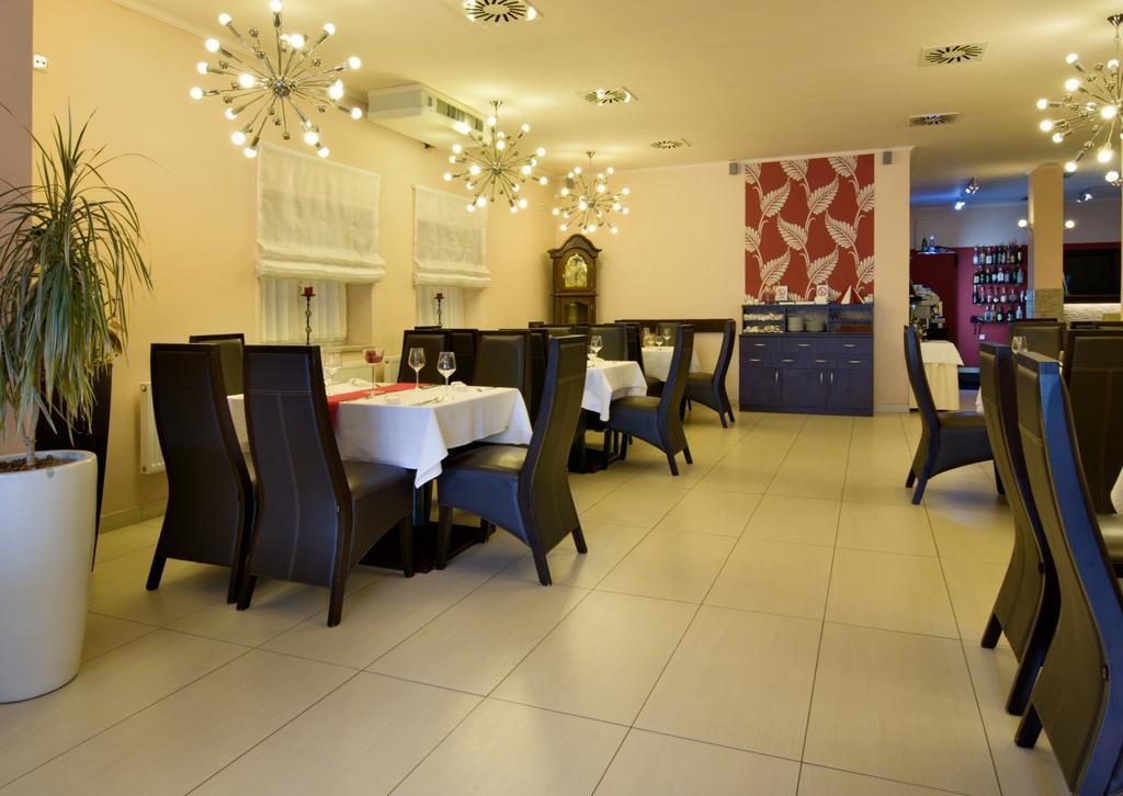 Parkhotel Plzen Congress Center Bagian luar foto